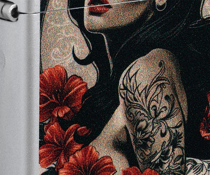 Zippo 47265 vžigalnik Pin-Up Girl in Tattoos